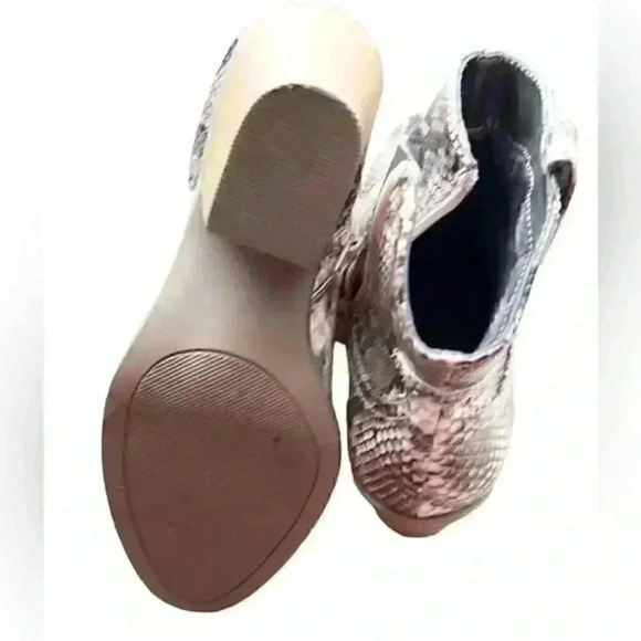 Crochet‎ Snakeskin Cowgirl booties - Picture 3 of 3